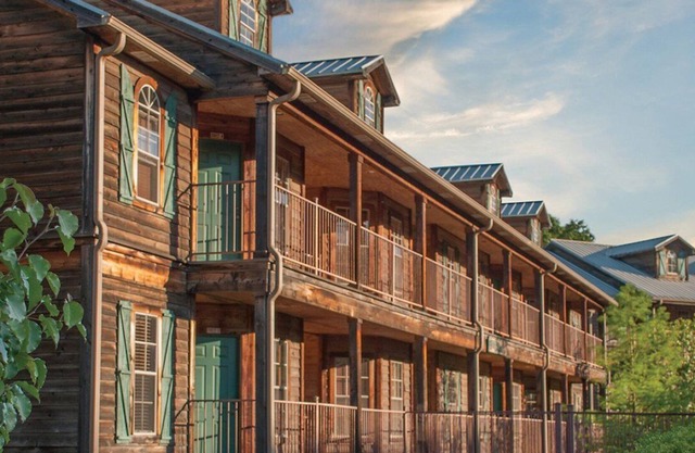 Beautiful 2 bedroom unit at resort, sleeps 6