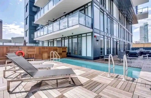 Beautiful 2 beds 1 bath downtown