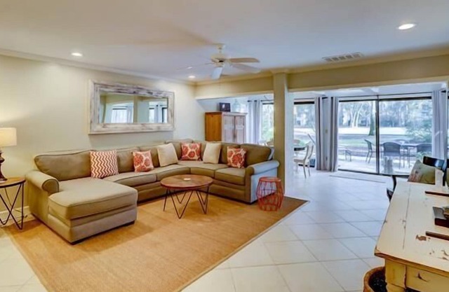 Beautiful 2-Bdrm Villa w/ Full Kitchen & Private Patio w/ Lush Golf Views