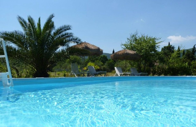 hermosa casa de piedra de 200 años m. Piscina, a 15 minutos del mar