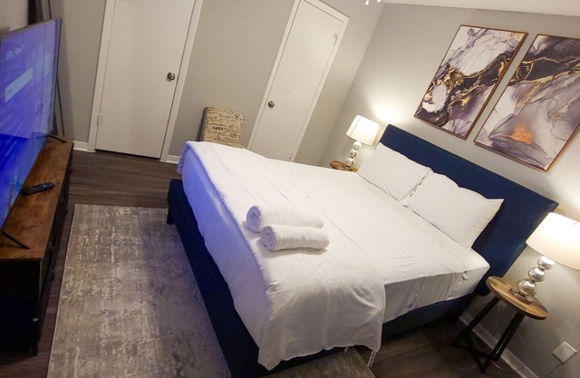 Beautiful 2bd/2ba 5 Mins to UT 3934