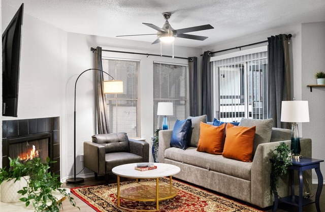 Beautiful 2BD/2BA in University Hills 6073