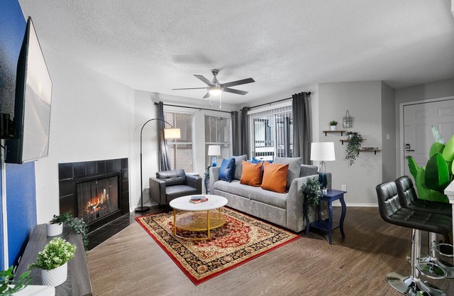 Beautiful 2BD/2BA in University Hills 7033