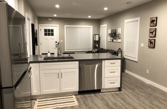 Beautiful 2bed1bath Apt w/ Laundry and parking