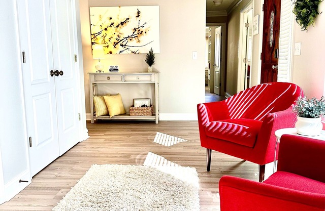 Beautiful 2BR 1BA - Atlanta's Best Location & Amenities