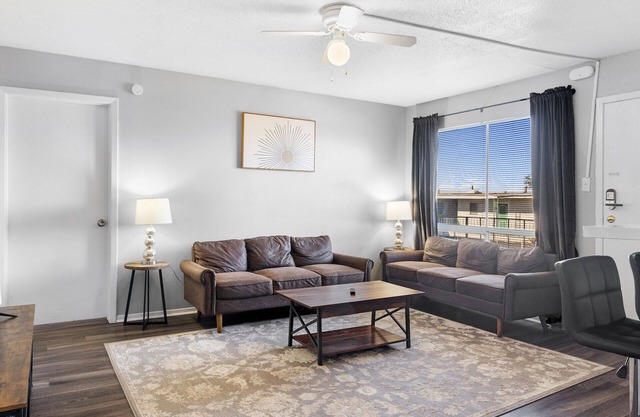 Beautiful 2BR/2BA in Hydepark 7836