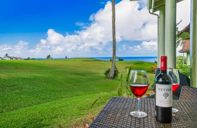 Beautiful 2Br 2Ba Puamana, Ocean and Mountain View, Pool