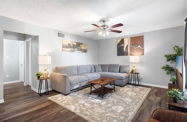 Beautiful 2BR 5 Mins to UT 9831