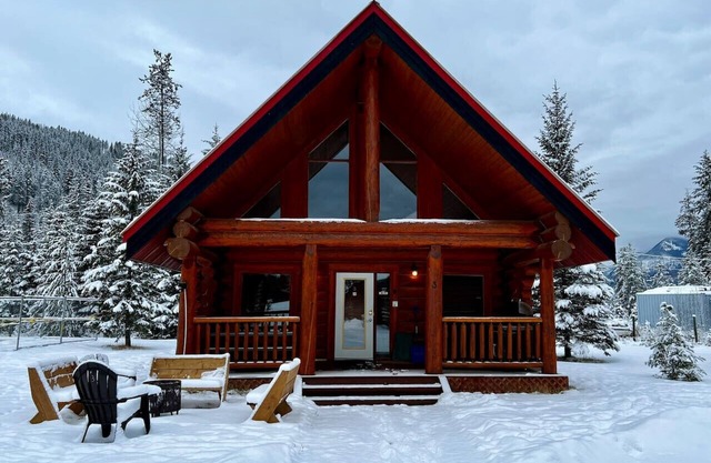 Beautiful 2BR Wooden Cabin