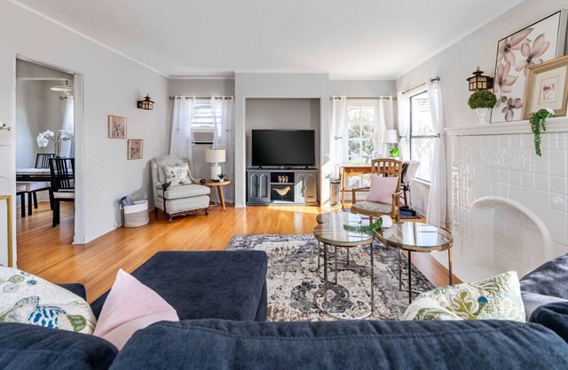 Beautiful 2nd Floor Stand Alone Home with Garage & Gym Near Beach