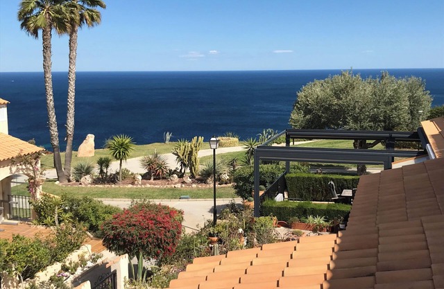 Precioso adosado de 3 dormitorios con vistas al mar