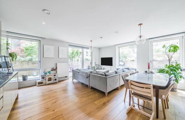 Beautiful 3-Bed Apartment in Brentford