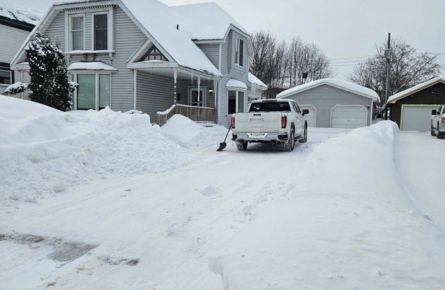 Beautiful 3‑Bed, 2‑Bath Downtown Retreat Walk to the Soo Locks & River