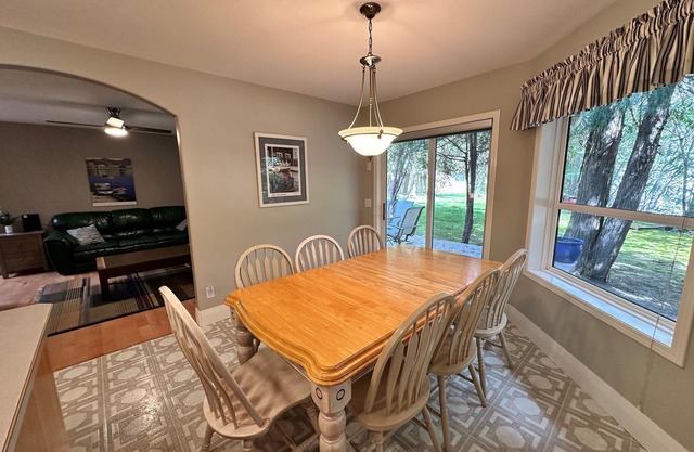 Beautiful 3 Bedroom, 2 Bath, Large private lot that backs onto Hummingbird Creek