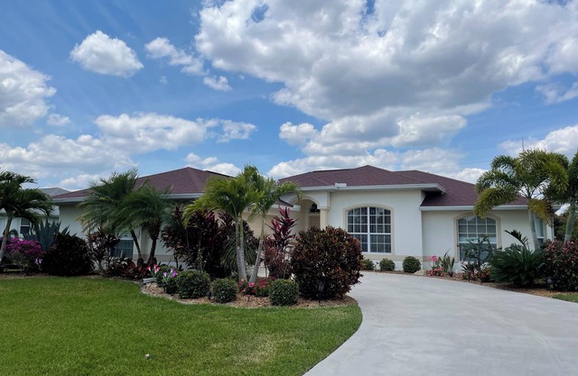 Hermosa casa de 3 dormitorios con lanai y piscina climatizada!, en el suroeste de Florida