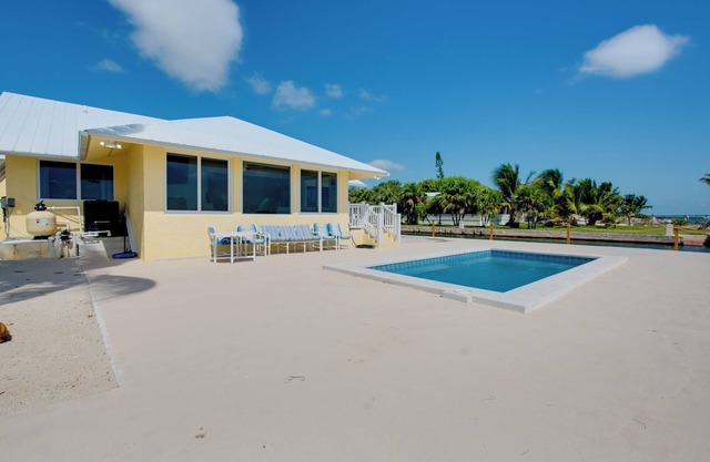 Beautiful 3 bedroom 2 bath open water pool home