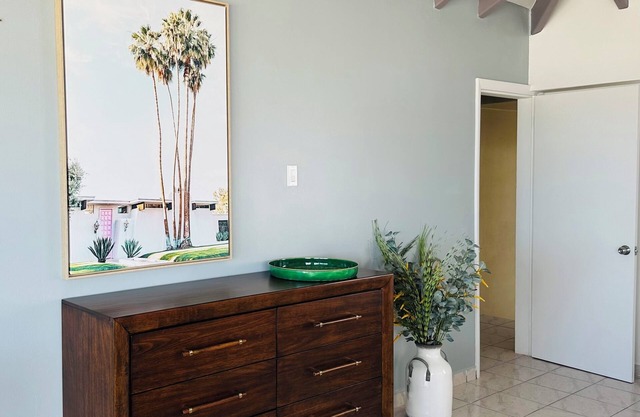 Beautiful 3-bedroom Pelican Key Adobe.