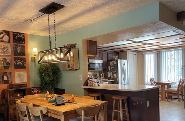Alaskan-Beautiful 2-story 2/2