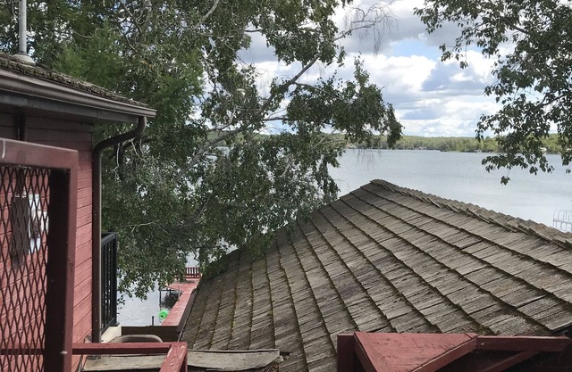 Beautiful 3 Bedroom Cabin at Clear Lake, Alberta. Perfect for kids and boating!