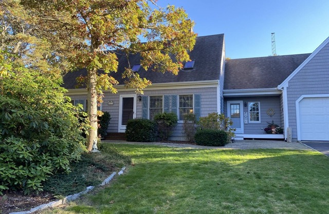 Beautiful 3 bedroom Cape with spacious deck and hot tub