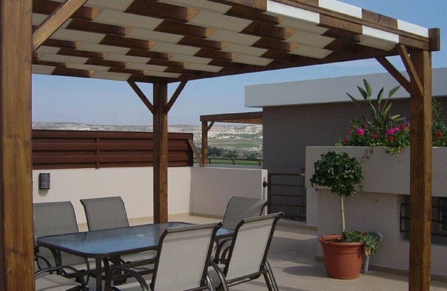 Precioso ático de 3 dormitorios con jardín privado en la azotea, vistas a la montaña y al mar