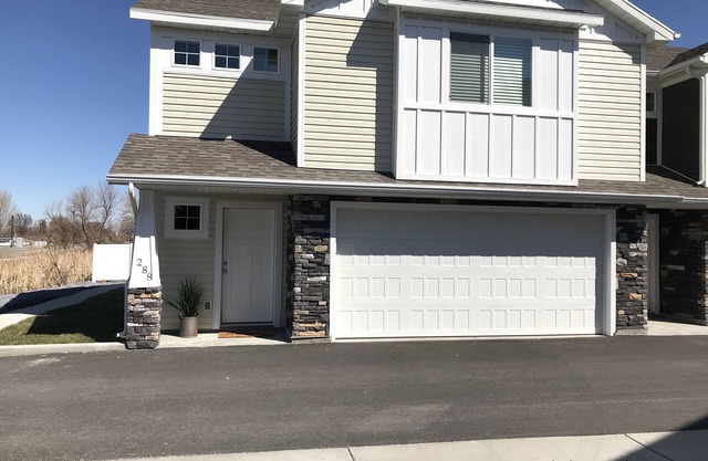 Hermosa nueva casa de 3 dormitorios, 10 minutos a Logan.