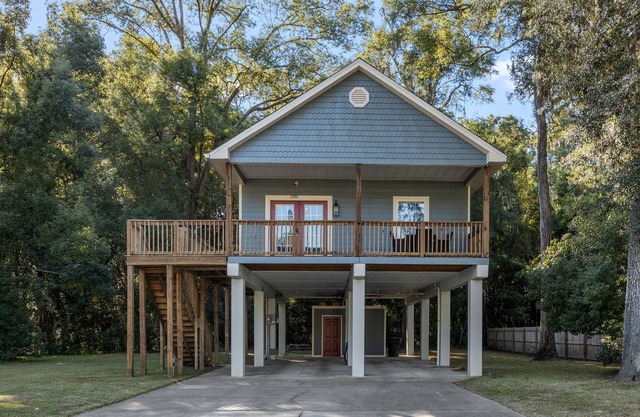 Beautiful 3 bedroom home close to FSU/FAMU/Airport-SLEEPS 12