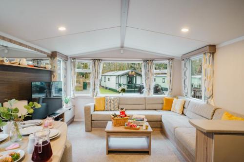 Beautiful 3bed Caravan on Windermere - on White Cross Bay Holiday Park