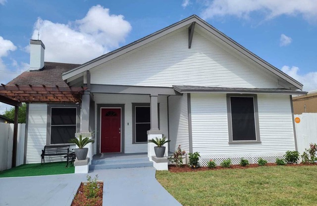 Beautiful 3BR&2BA House located in the Historic part of Brownville-SPI-SpaceX-MX