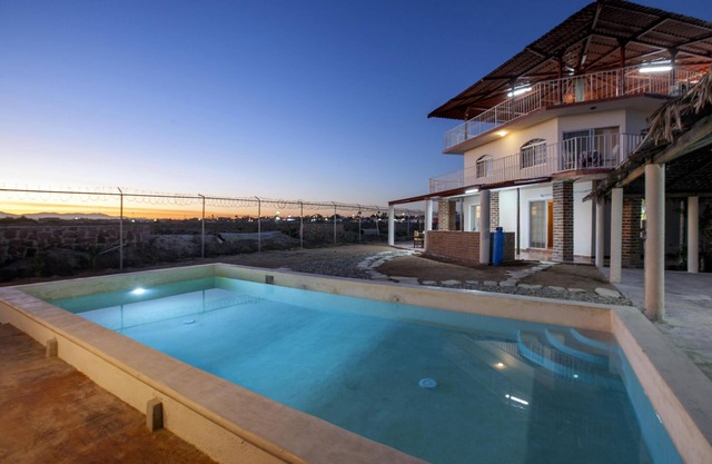 Beautiful 3Br/3Ba home, totally equipped with pool, great for familes!