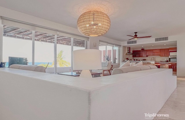 Beautiful 3BR/3Ba villa includes beach club & golf cart