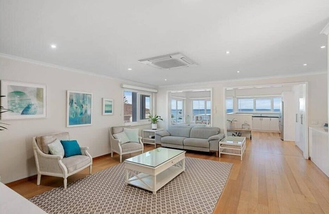 Beautiful 3BR Beachside Apt in Cottesloe!