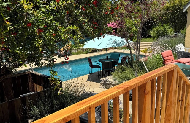 Beautiful home, pool, & gym in Pasadena/Altadena foothills near JPL/hospitals