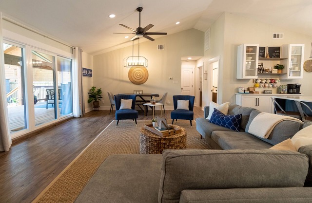 Beautiful 4/3 waterfront home with 2 master suites