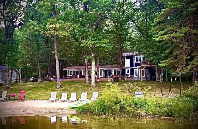 Beautiful 4 bed; 2 bath home on Long Lake!
