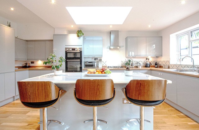Beautiful 4 Bedroom Home with P/Garden Sleeps 10