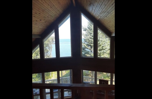 Beautiful 4 Bedroom Oceanfront Cottage on the Bay of Fundy on Campobello Island