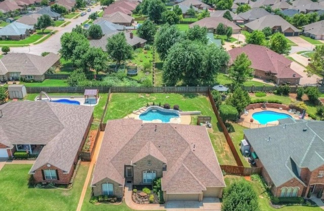 Beautiful 4 bedroom 3 bath-POOL- sleeps 8 montly rates available