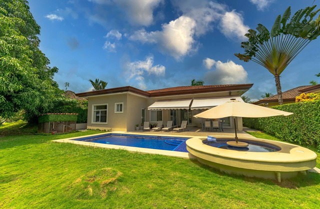 This villa is a 4 bedroom(s), 4 bathrooms, located in Bejuco, .