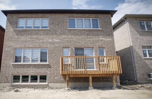 Beautiful 4 bedroom home, close to the beach in a family neighborhood.