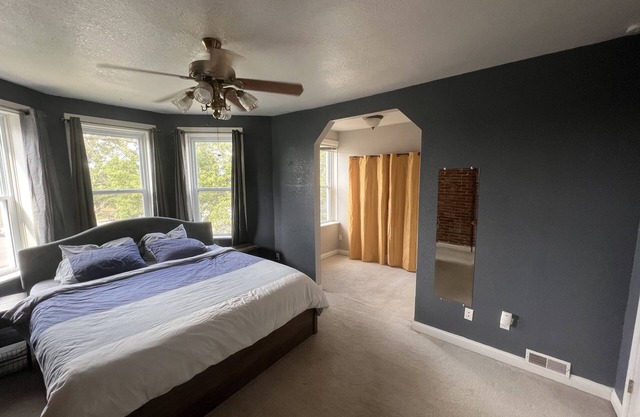 Beautiful 4 bedroom Home by the Hill - Privacy Fenced Backyard and Fast Internet
