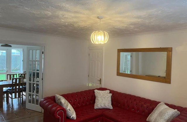 Beautiful 4 bedroom home 3 bathrooms, Excellent location, Family, Group, Corporate, Contractor
