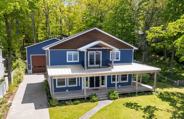 Beautiful 4-Bedroom Lakefront Home with dock on White Lake, Whitehall, MI