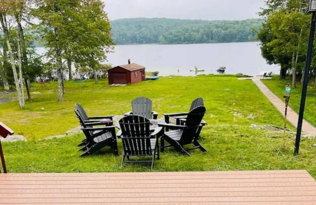 Beautiful 4 Bedroom Cabin with private lake.