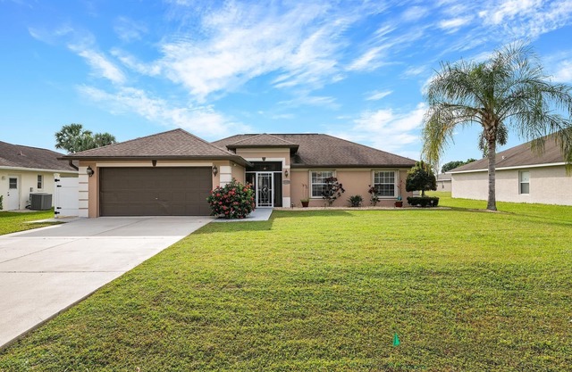 Beautiful 4 Bedroom 2 Bath home in Punta Gorda, Florida close to it all.