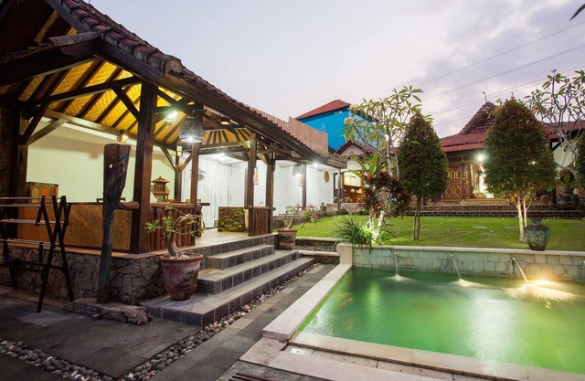 Hermosa villa balinesa de 4 dormitorios cerca de Seminyak