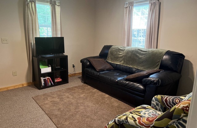 Beautiful 4 unit lodge w/ Hot tub, WiFi, fire pits & pavilion area with grills