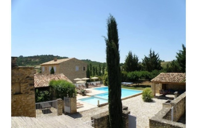 Beautiful 490m2 property for 25 people with swimming pool in the Luberon