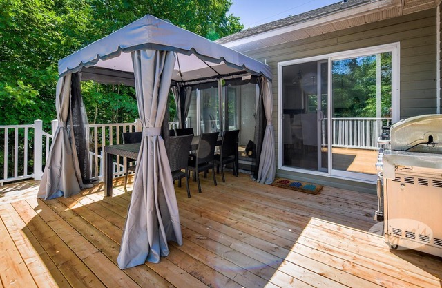 Beautiful 4bed 2bath cottage on Drag Lake in Haliburton! Bunkie!