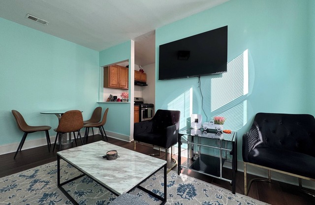 Beautiful 4BR Cozy Apartment in DC - Easy Parking